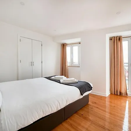 Apartment Cozy Flat In Santa Apolonia Lisbon