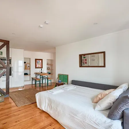 Cozy Flat In Santa Apolonia *