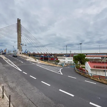 Cozy Flat In Santa Apolonia